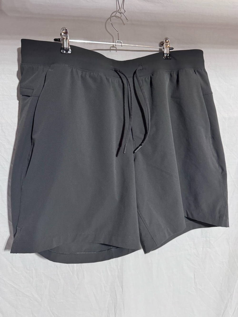 Lululemon T.H.E. Short Mens 9" Linerless Size XL Gray